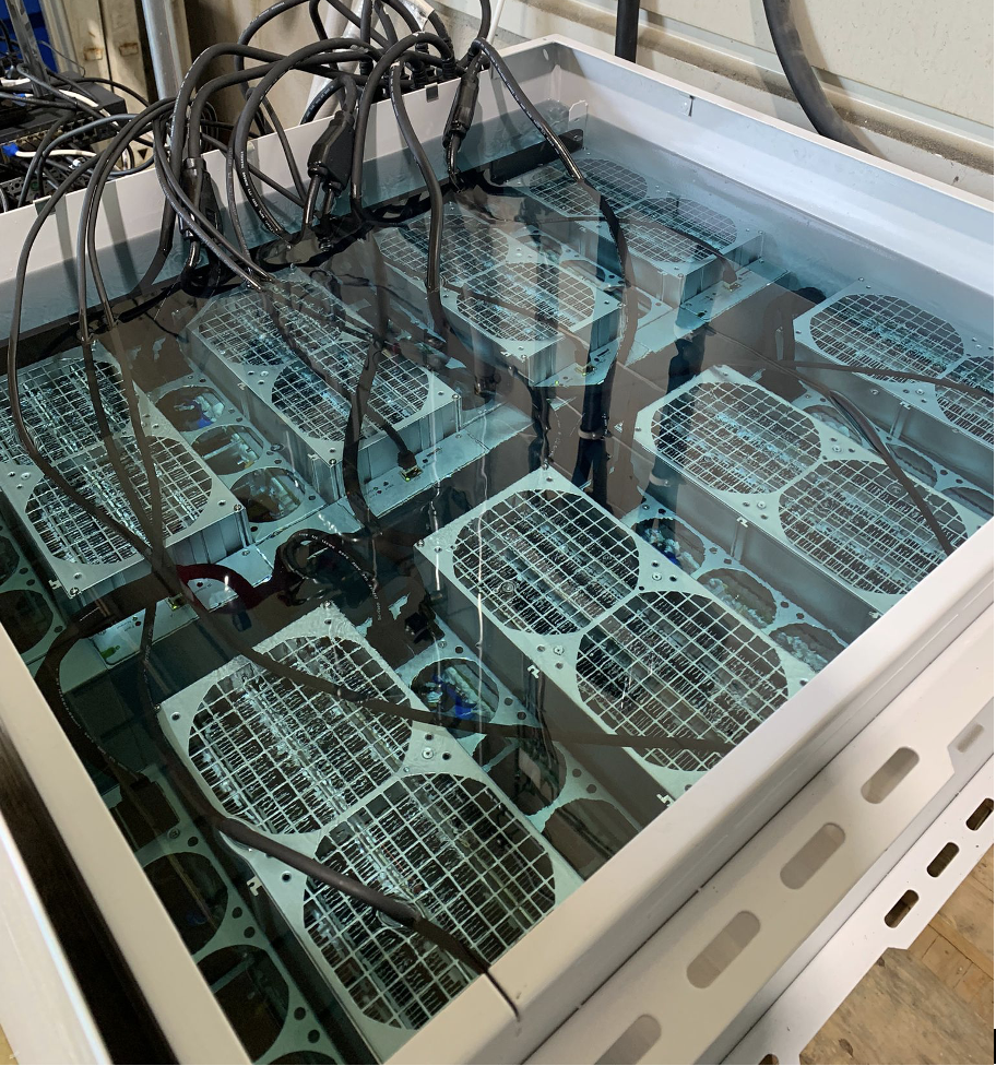 Mining rigs in an immersion tank at the Vimpeli industrial hall